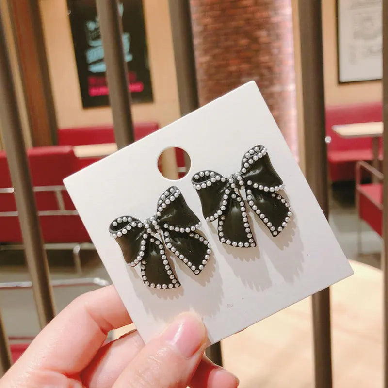 Black Pearl Decor Bow Knot Stud Earrings