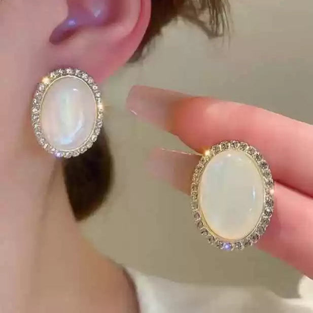 Monalisa/Opal Oval Studs