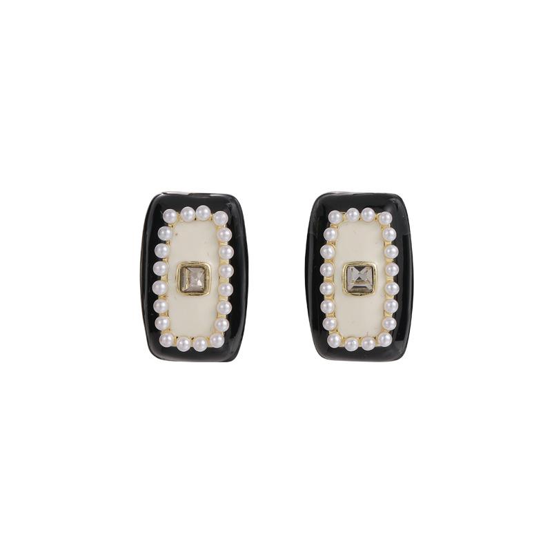 Irregular Geometric Pearl Stud Earrings