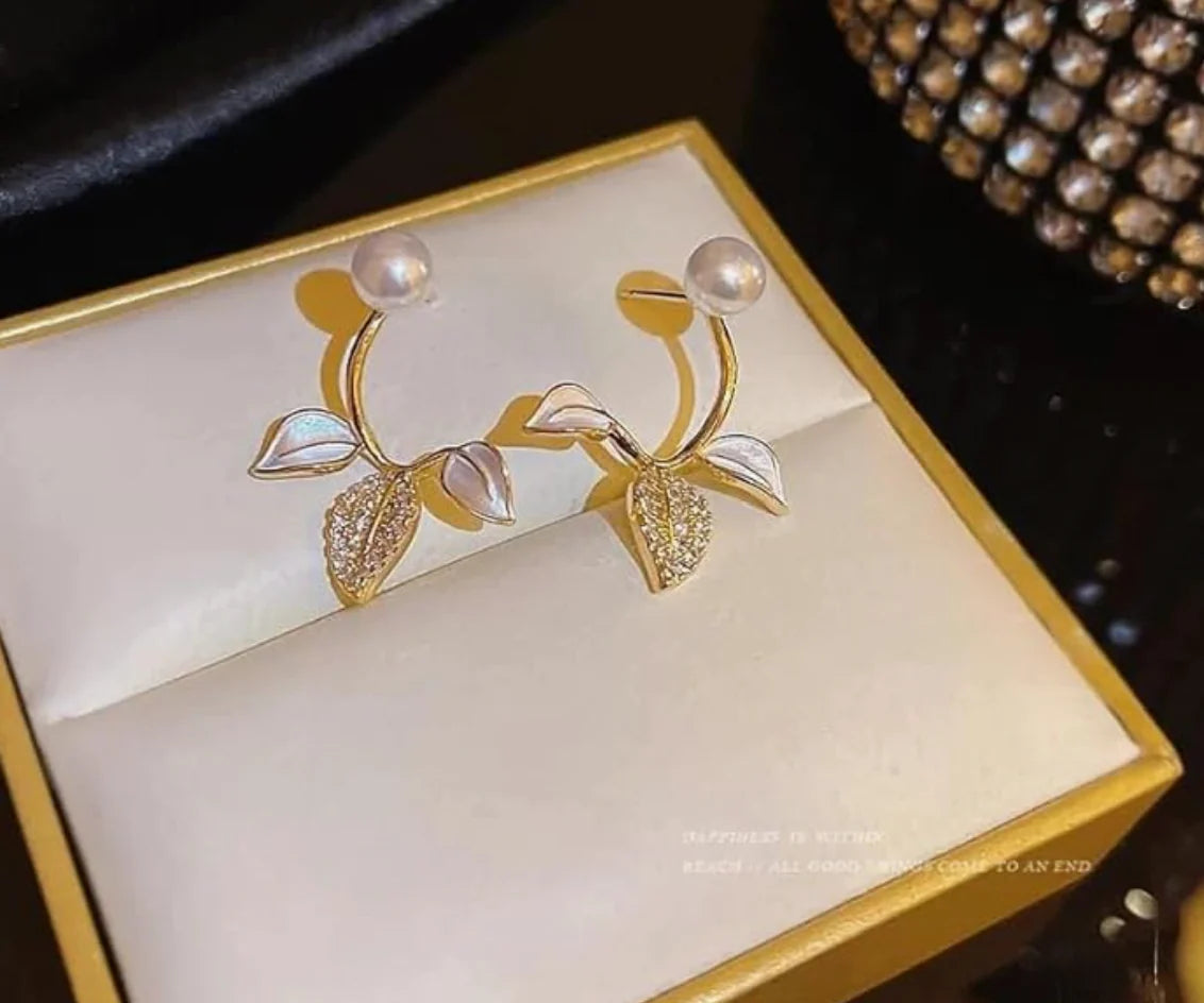 Leaves Pearl Earrings