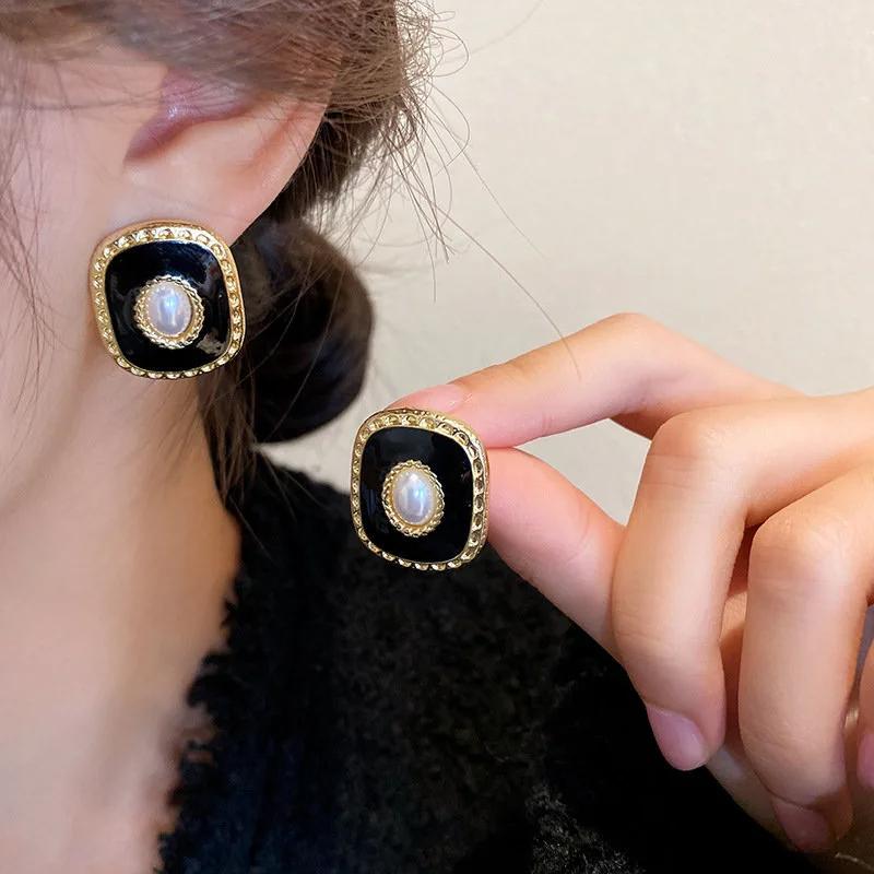 Retro Square Pearl Earrings