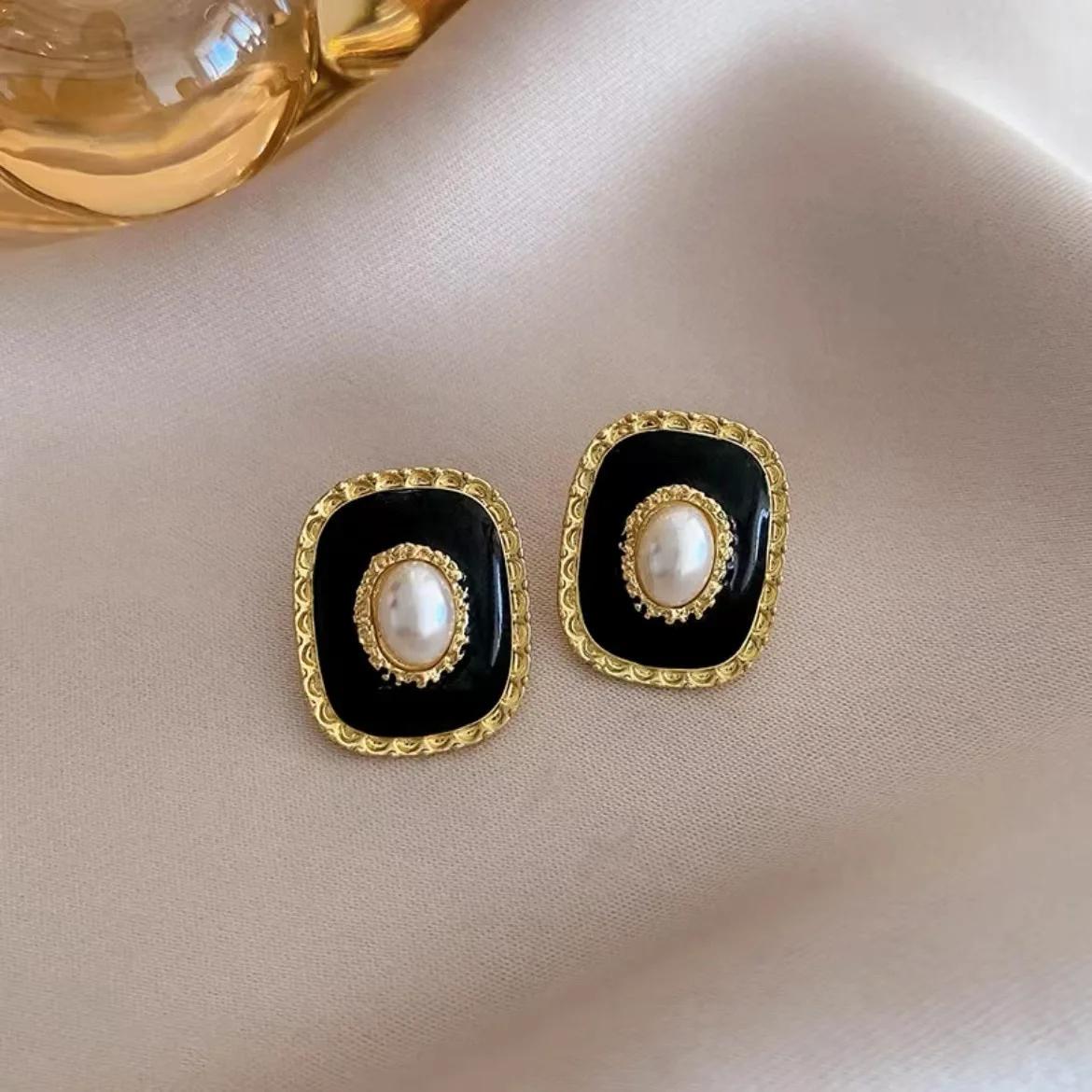 Retro Square Pearl Earrings