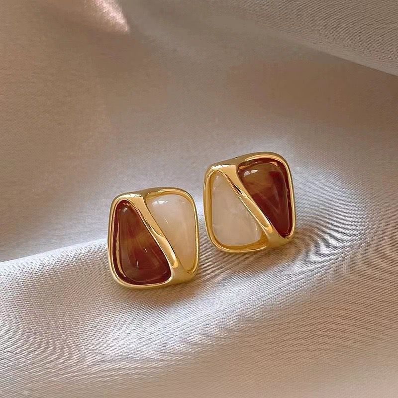 Caramel Square Stud Earrings