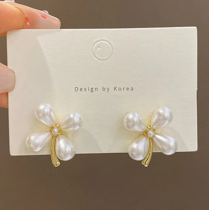 Pearl Four-leaf Flower Stud Earrings