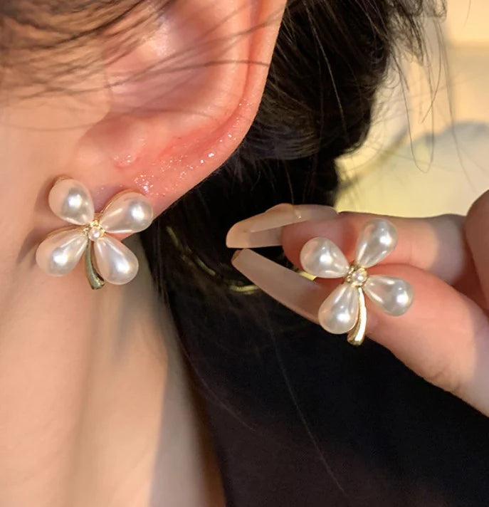 Pearl Four-leaf Flower Stud Earrings