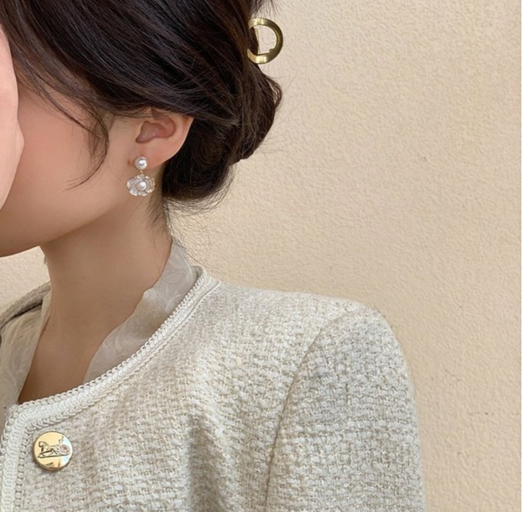 Oil-dripping Pearl Flower Stud Earrings