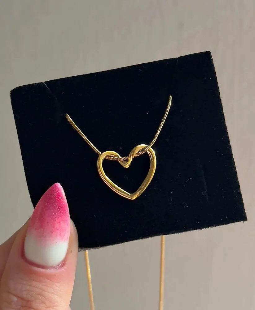 Trendy Heart Hollow Necklace