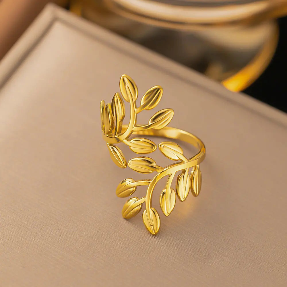 Exaggerated Leaf Ring