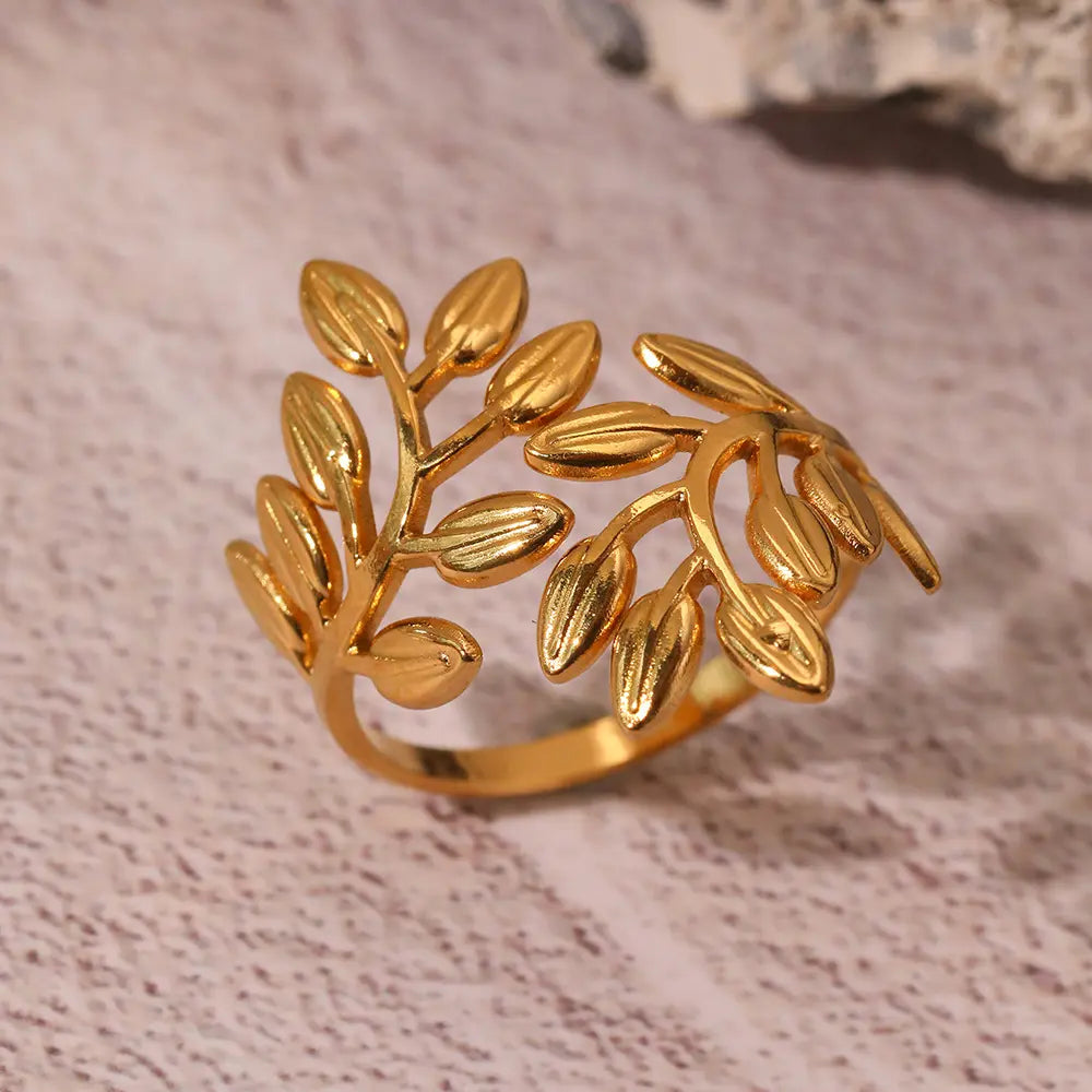 Exaggerated Leaf Ring
