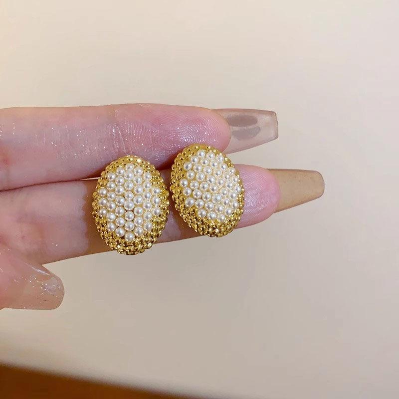 Oval Pearl Studs