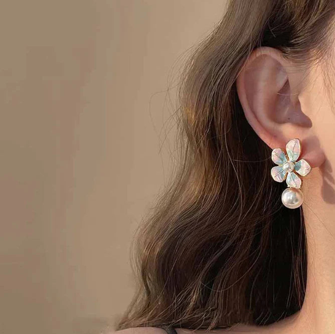 Sweet Oil Dropping Flower Pearl Earrings