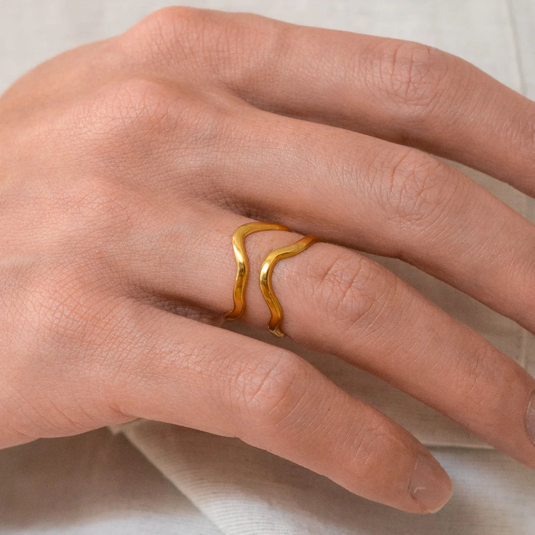 Hollow Wavy Ring