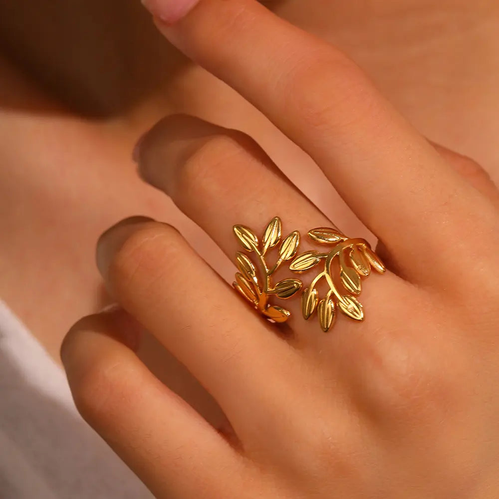Exaggerated Leaf Ring