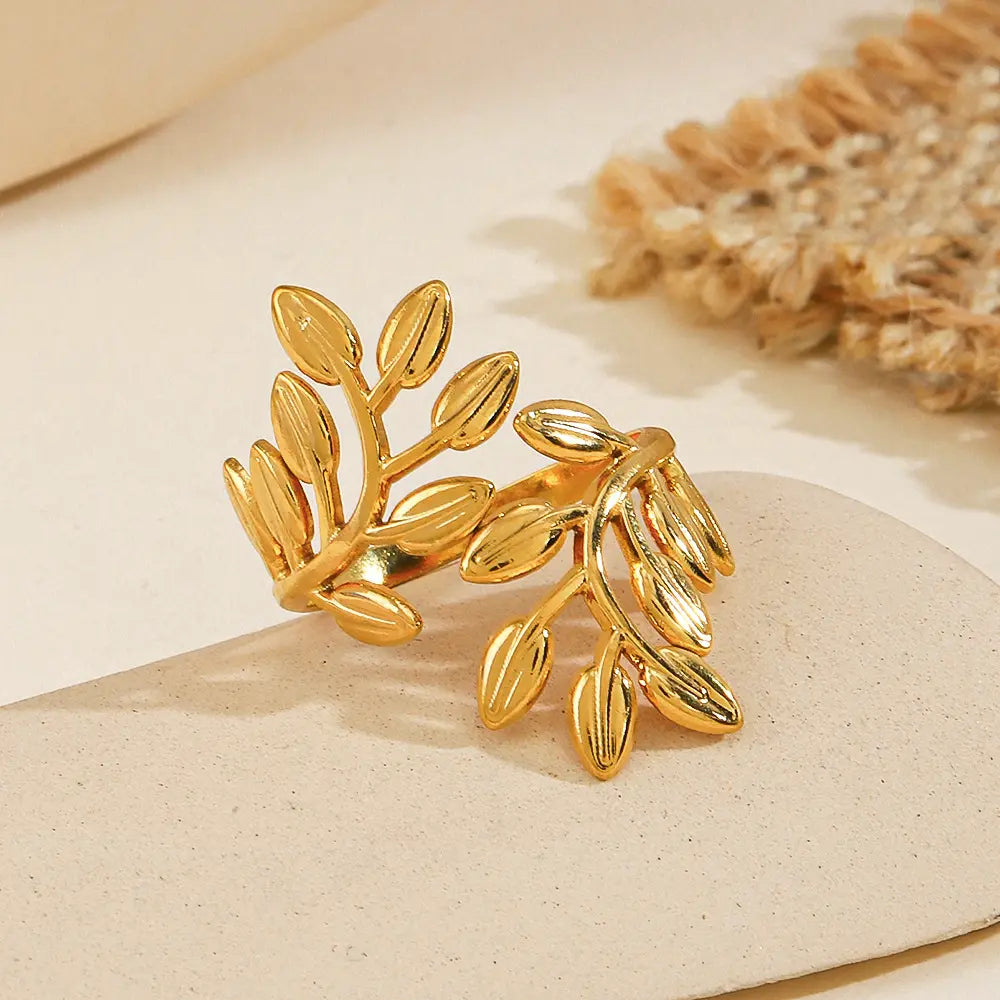 Exaggerated Leaf Ring